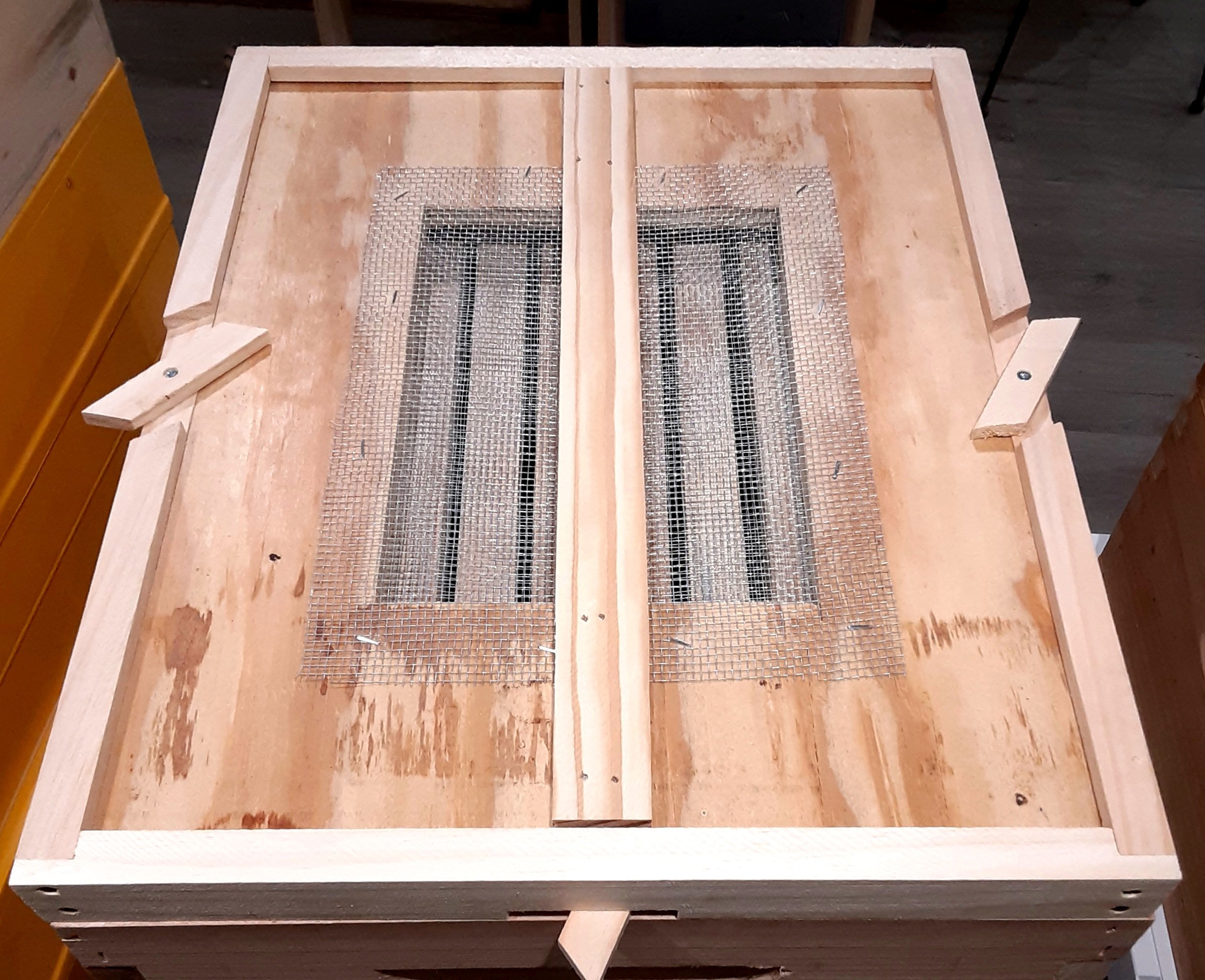 Split Double Screen / Snellgrove Board 4 Frame to 10 Frame HappBee