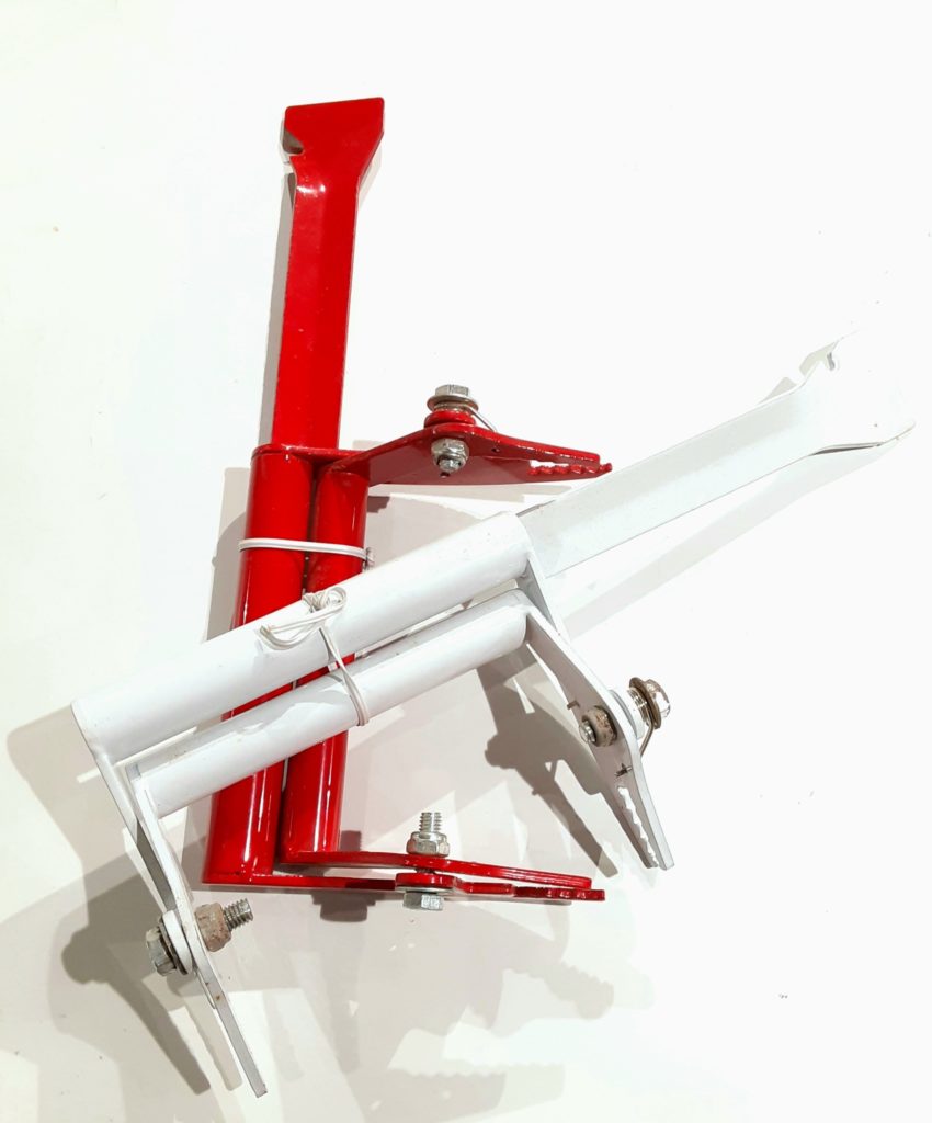 Frame Grip with Scraper for Wood Frames - HappBee Acres Bee Supply