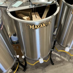 Maxant  9 Frame Hand Crank Extractor includes legs