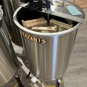 Maxant 9 Frame Power Extractor includes legs
