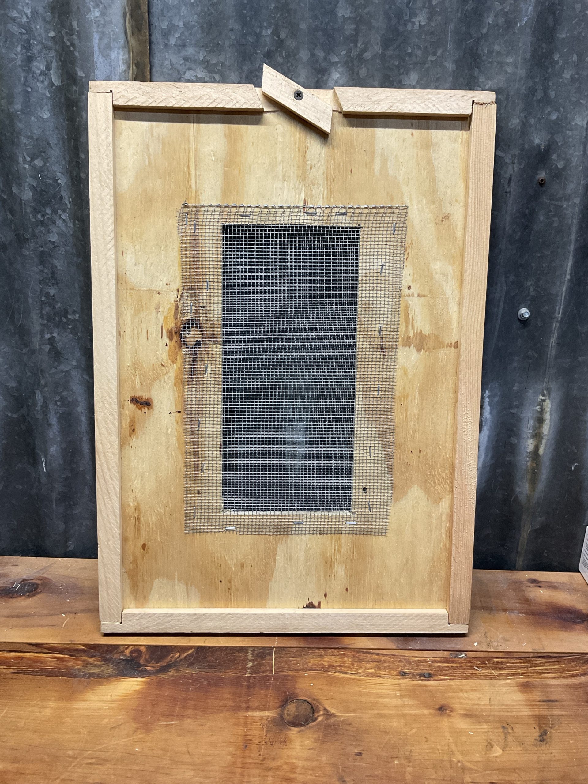 Snellgrove Double Screen Board 8 Frame HappBee Acres Bee Supply