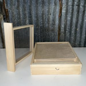 Bottom mount Pollen Trap