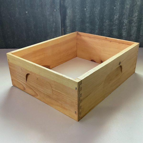 Pura 10 Frame Medium Box Assembled