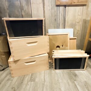 img_2699-2 Amish Pine 8 Frame Assembled Basic Brood Kit