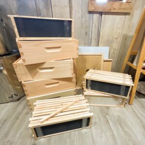 img_2701-2 Amish Pine 8 Frame Assembled All Medium Full Hive Kit