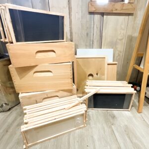 Pura Pine 8 Frame Assembled Full Hive Kit