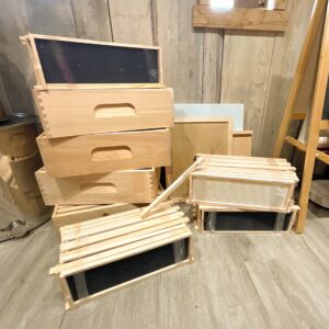 Pura Pine 8 Frame Assembled All Medium Full Hive Kit