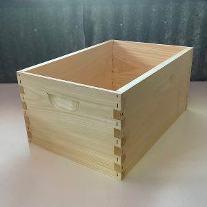 Amish Pine 8 Frame Deep Box Assembled